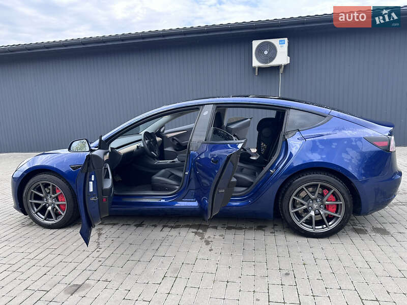 Седан Tesla Model 3 2022 в Львові