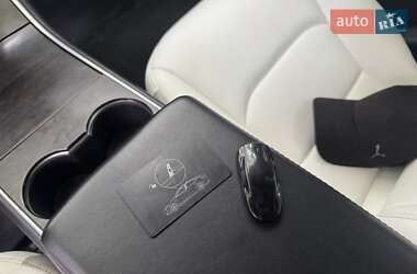 Седан Tesla Model 3 2020 в 