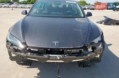Седан Tesla Model 3 2024 в 