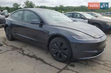 Седан Tesla Model 3 2024 в 