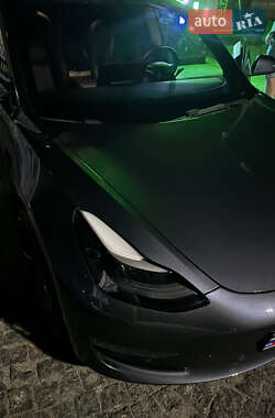 Седан Tesla Model 3 2022 в 