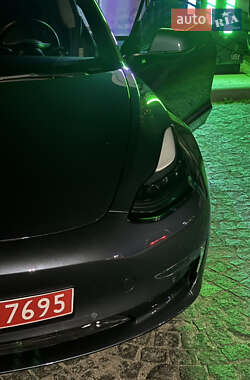 Седан Tesla Model 3 2022 в 