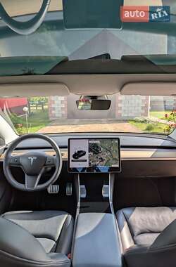 Седан Tesla Model 3 2020 в 