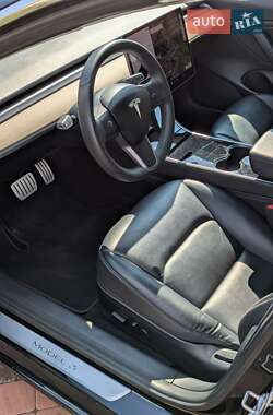 Седан Tesla Model 3 2020 в 