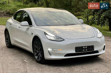 Седан Tesla Model 3 2021 в 