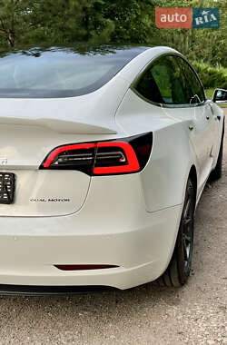 Седан Tesla Model 3 2021 в 