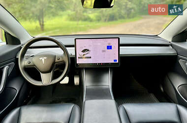 Седан Tesla Model 3 2021 в 