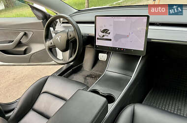 Седан Tesla Model 3 2021 в 