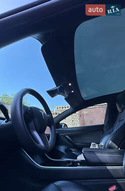 Седан Tesla Model 3 2019 в 