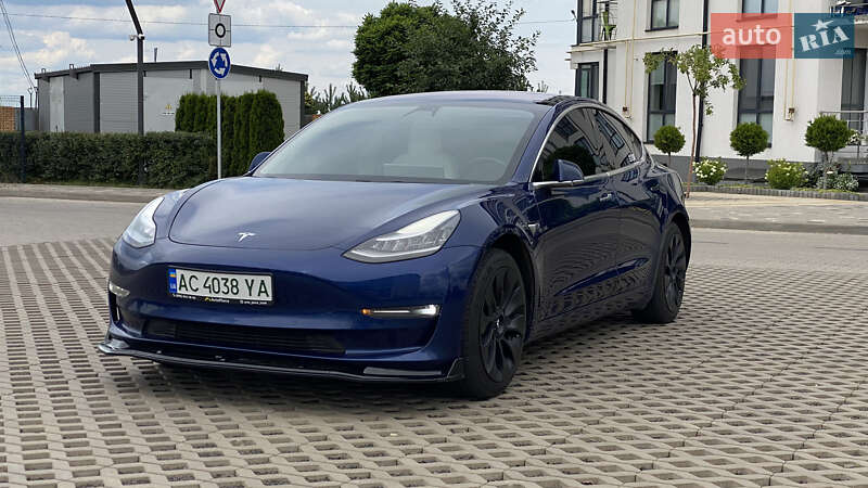 Седан Tesla Model 3 2018 в Луцке