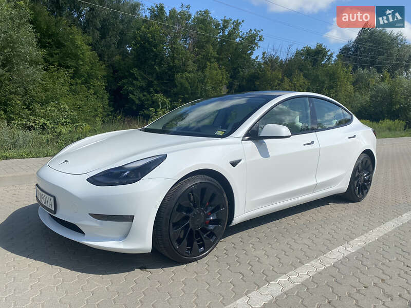 Седан Tesla Model 3 2021 в Киеве