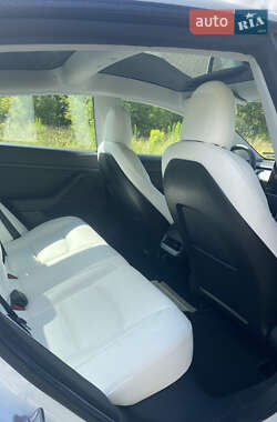 Седан Tesla Model 3 2021 в 