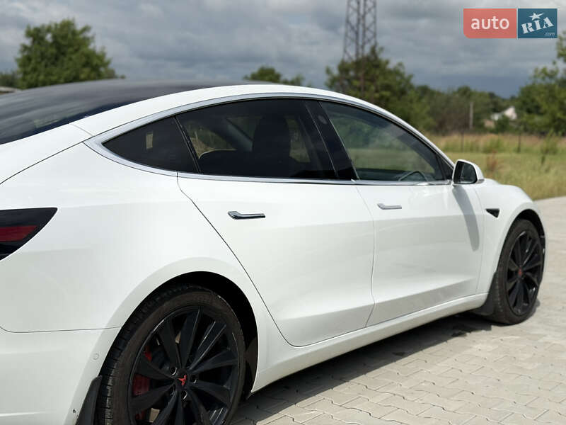 Седан Tesla Model 3 2018 в Луцке