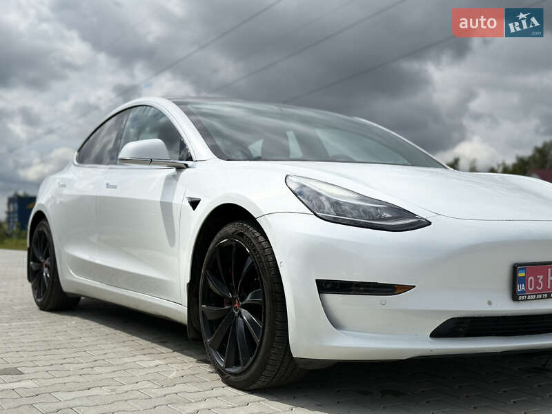 Седан Tesla Model 3 2018 в Луцке