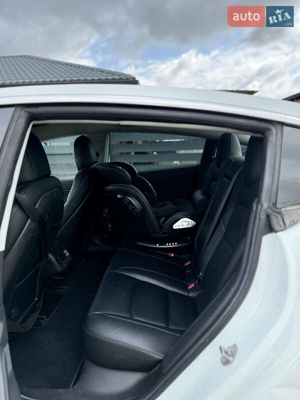 Седан Tesla Model 3 2018 в Луцке