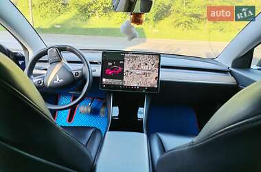 Седан Tesla Model 3 2019 в Виннице