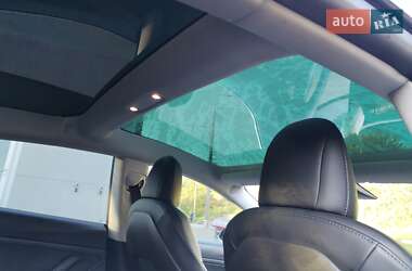 Седан Tesla Model 3 2019 в 