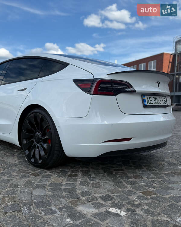 Седан Tesla Model 3 2021 в Дніпрі