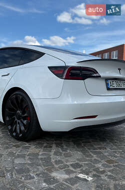 Седан Tesla Model 3 2021 в 