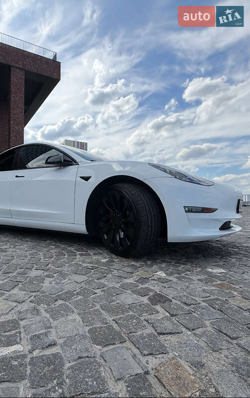 Седан Tesla Model 3 2021 в Дніпрі