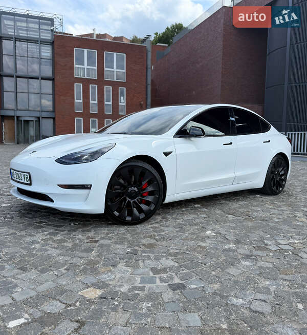 Седан Tesla Model 3 2021 в Дніпрі