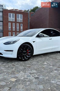 Седан Tesla Model 3 2021 в 