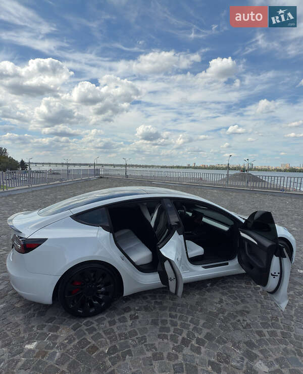 Седан Tesla Model 3 2021 в Днепре
