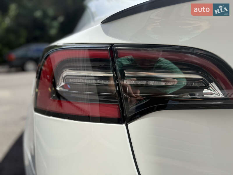 Седан Tesla Model 3 2021 в Днепре