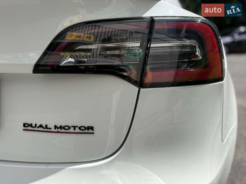 Седан Tesla Model 3 2021 в Дніпрі