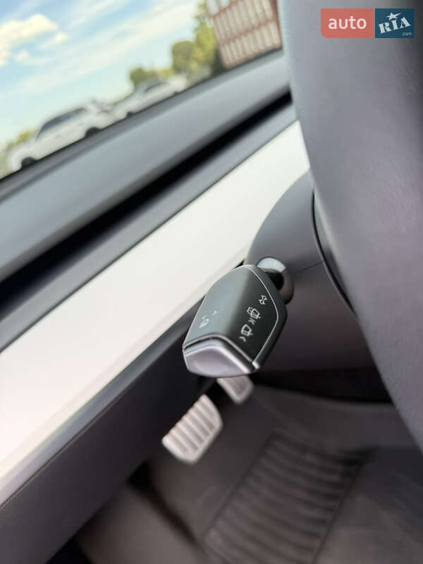 Седан Tesla Model 3 2021 в Днепре