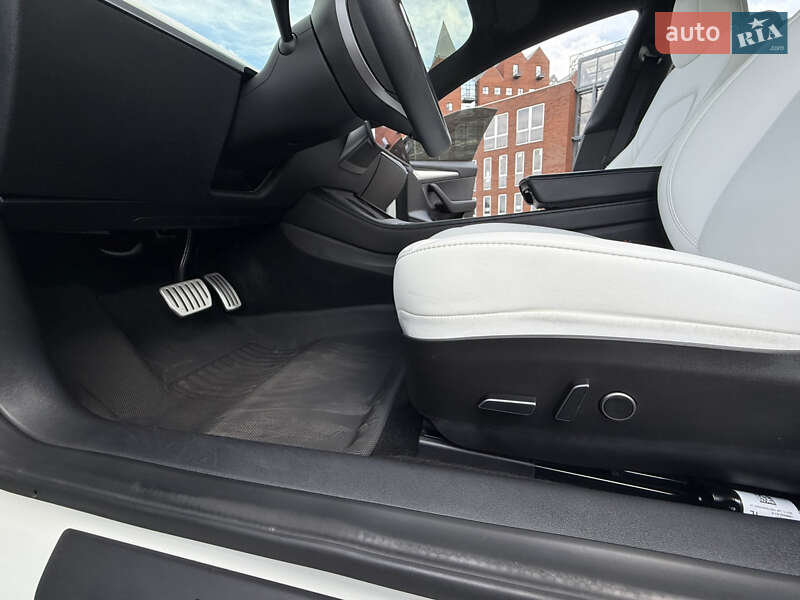 Седан Tesla Model 3 2021 в Дніпрі