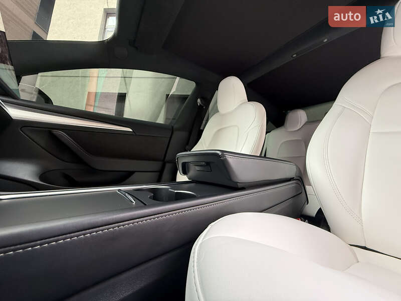Седан Tesla Model 3 2021 в Днепре