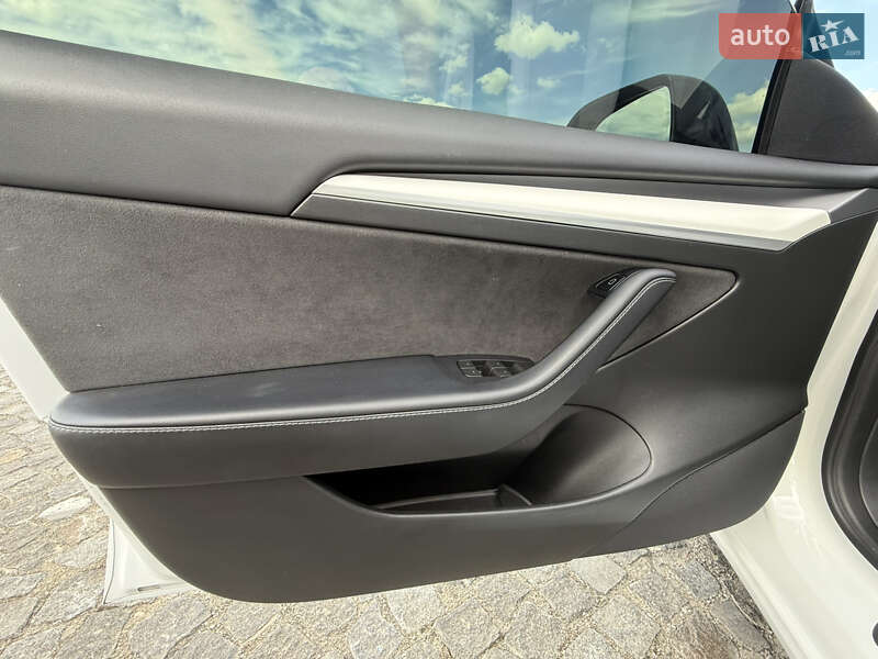 Седан Tesla Model 3 2021 в Днепре