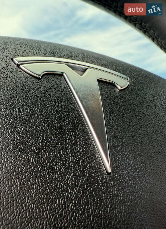 Седан Tesla Model 3 2021 в Дніпрі