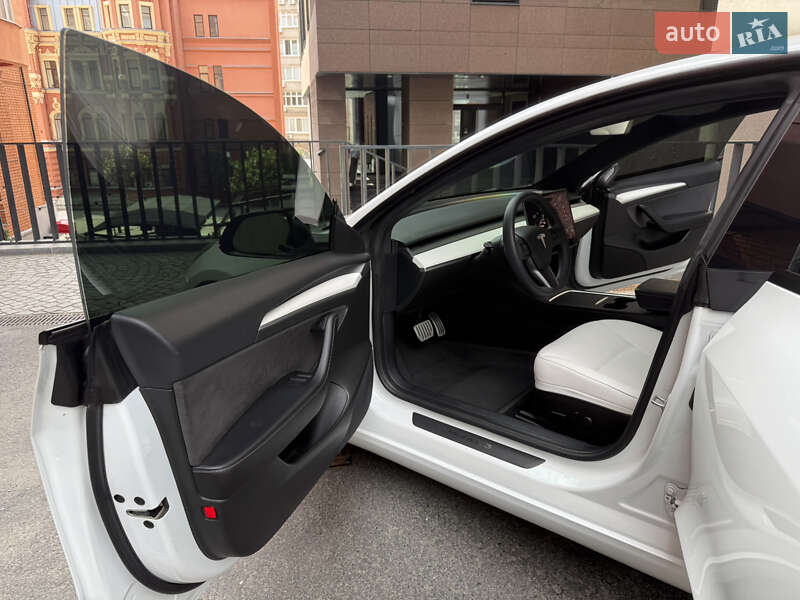 Седан Tesla Model 3 2021 в Дніпрі