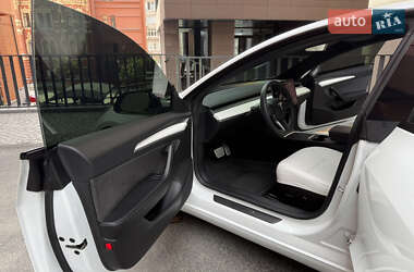 Седан Tesla Model 3 2021 в 