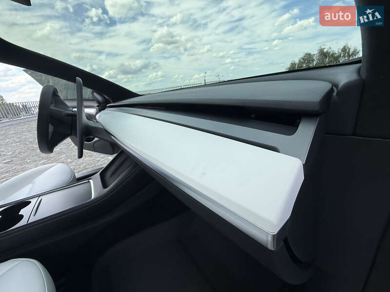 Седан Tesla Model 3 2021 в Днепре