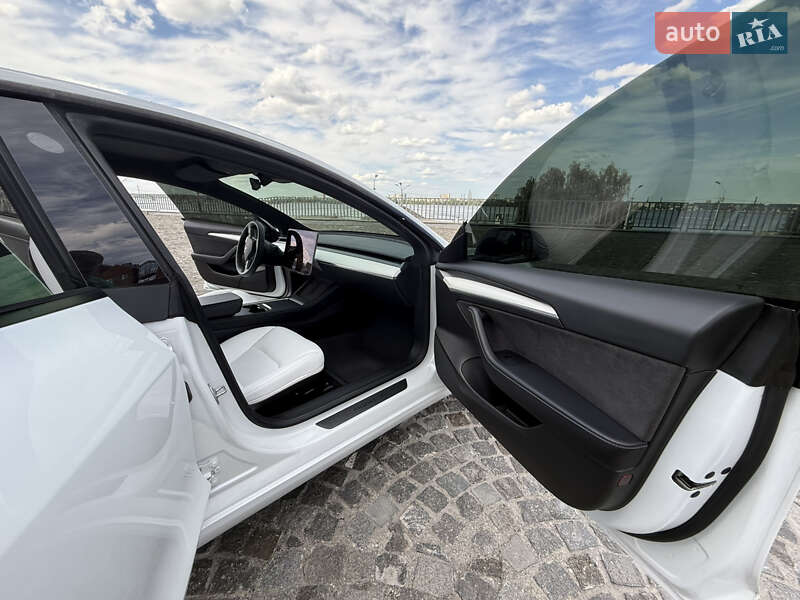 Седан Tesla Model 3 2021 в Дніпрі