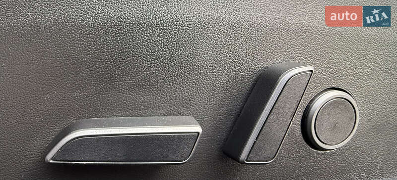 Седан Tesla Model 3 2021 в Днепре