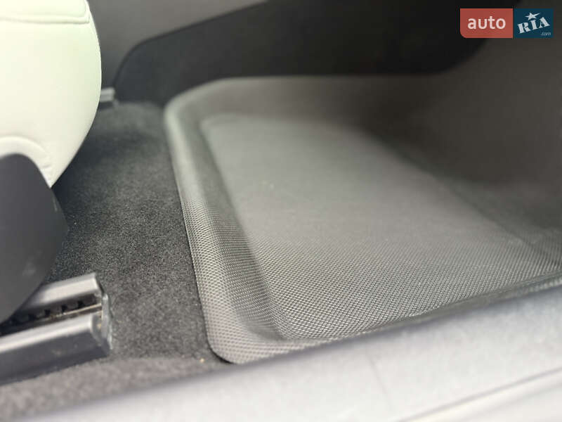 Седан Tesla Model 3 2021 в Дніпрі