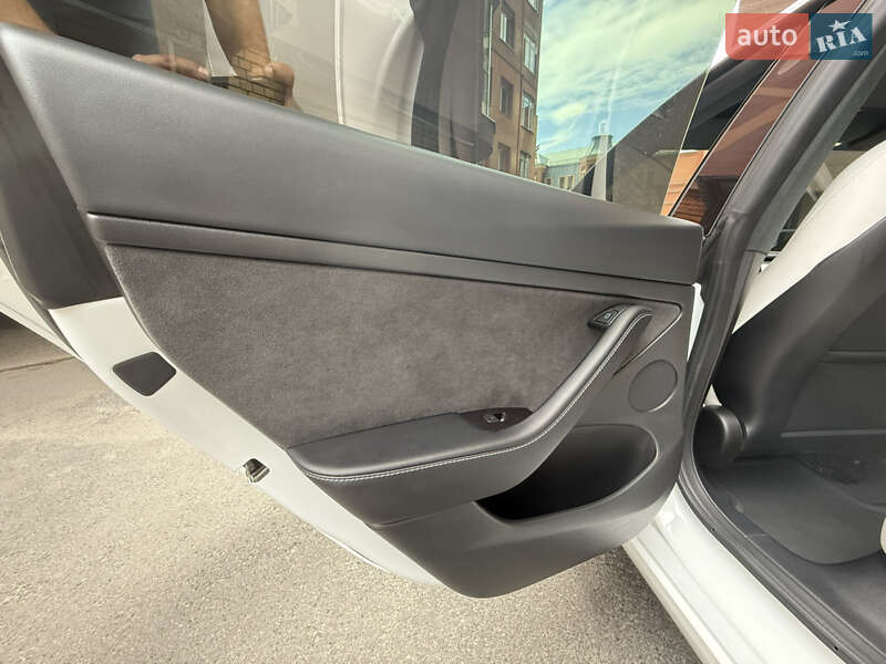 Седан Tesla Model 3 2021 в Днепре