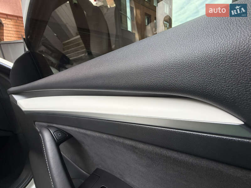 Седан Tesla Model 3 2021 в Днепре