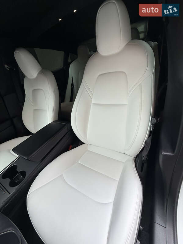 Седан Tesla Model 3 2021 в Днепре