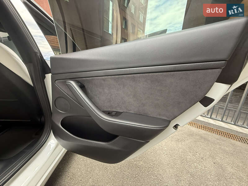 Седан Tesla Model 3 2021 в Дніпрі