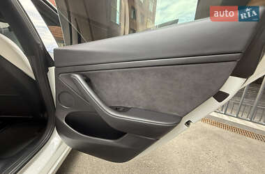 Седан Tesla Model 3 2021 в 