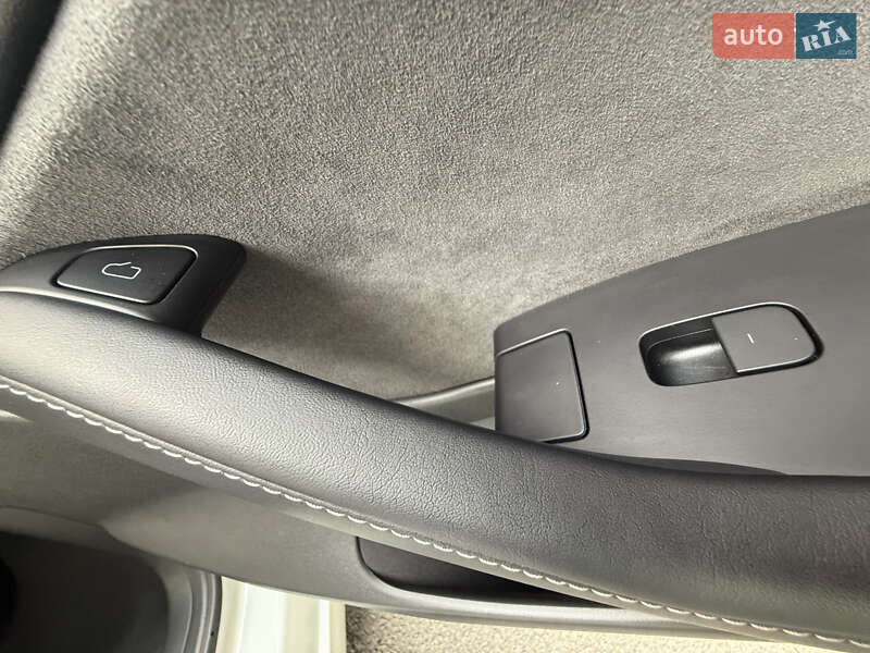 Седан Tesla Model 3 2021 в Днепре