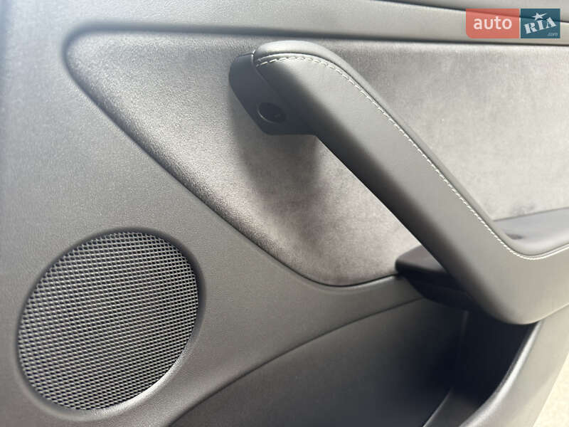 Седан Tesla Model 3 2021 в Дніпрі