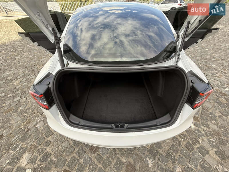 Седан Tesla Model 3 2021 в Днепре