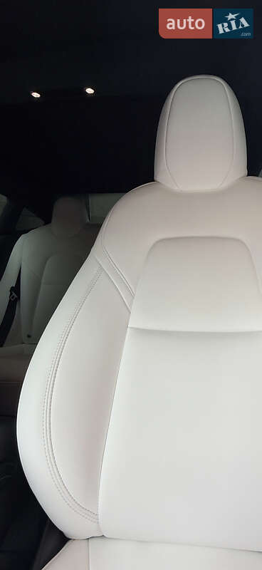 Седан Tesla Model 3 2021 в Дніпрі