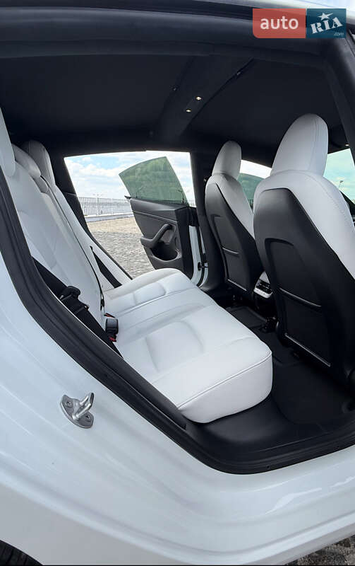 Седан Tesla Model 3 2021 в Днепре